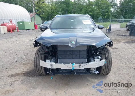 2025 BMW X3 30 xDrive z USA, uszkodzony, nr VIN 5UX53GP09S9032647